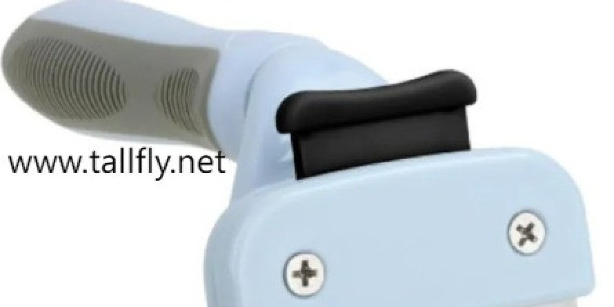 Transform Pet Coats with Precision-Toothed Grooming Tools